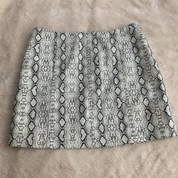 E2 Snakeskin Mini Faux Leather Skirt SZ M - Picture 1 of 7